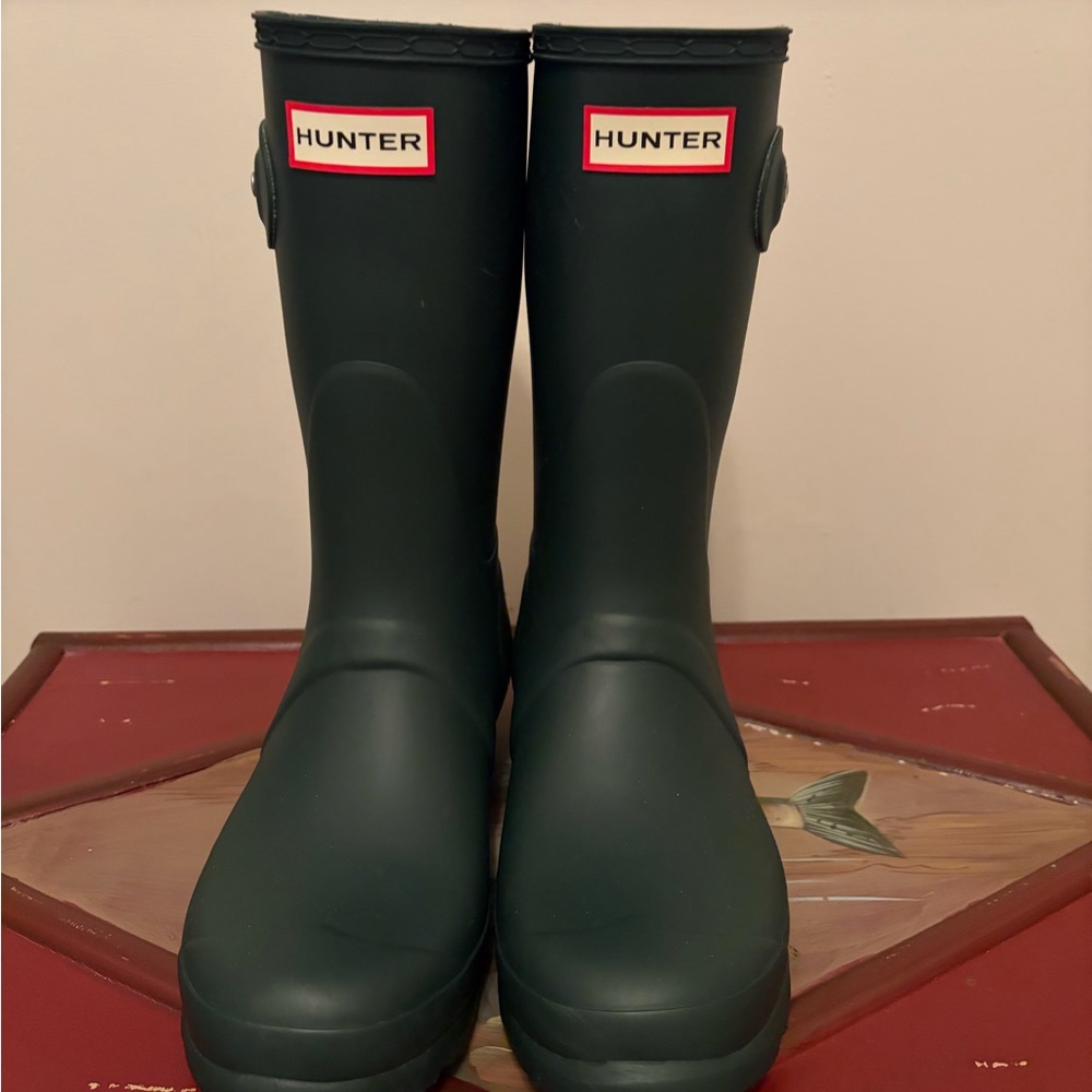 Hunter Dark Green Original Short  Boots. Size: 9